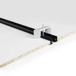 Accesorio de fijación para carril trifásico empotrable