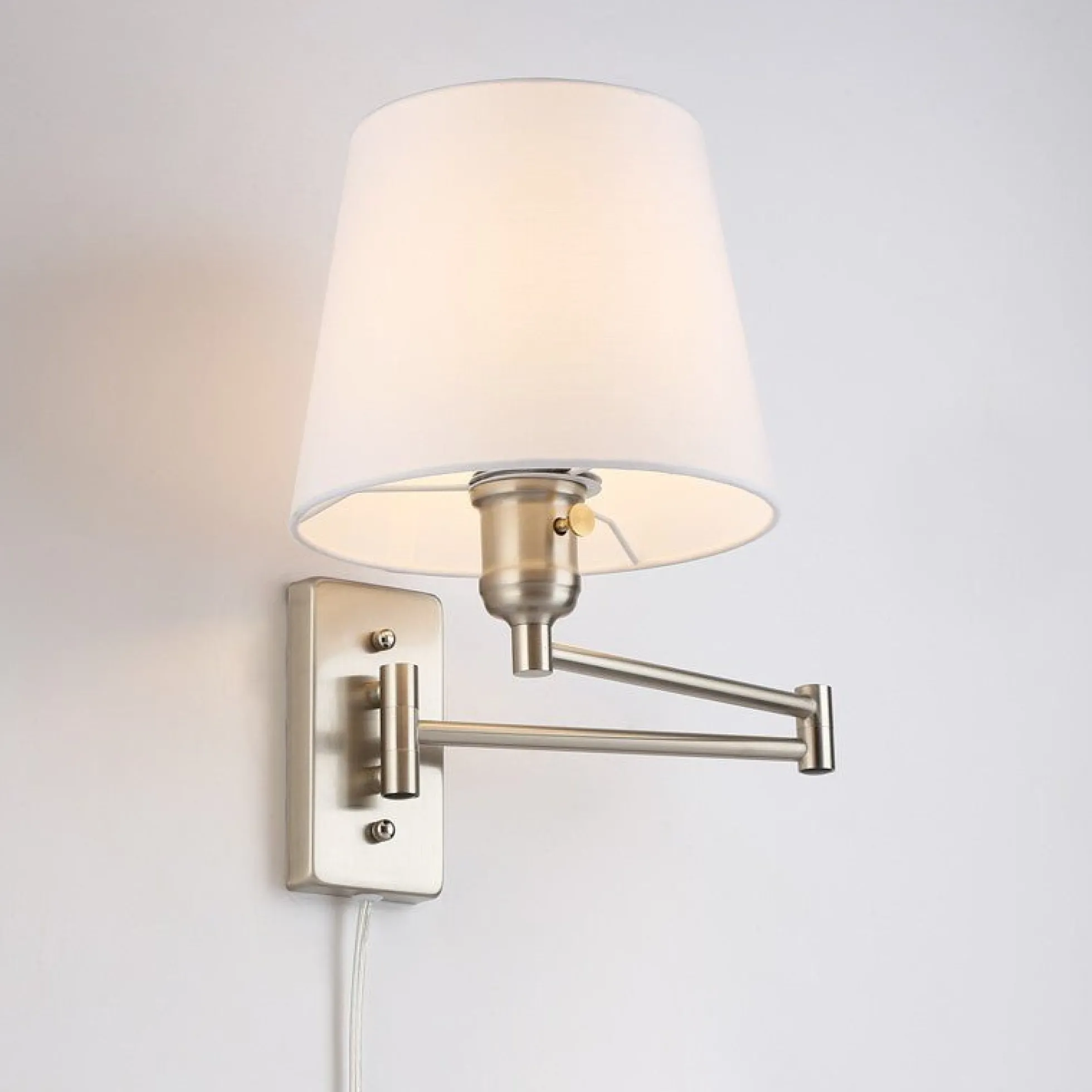 Aplique de pared con brazo articulado y enchufe "Clark" - E27