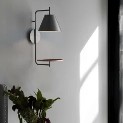 Aplique de pared con estante de apoyo