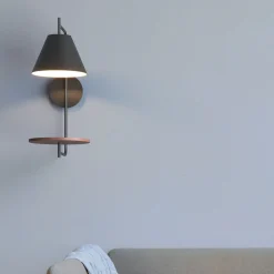 Aplique de pared con estante de apoyo