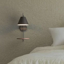 Aplique de pared con estante de apoyo