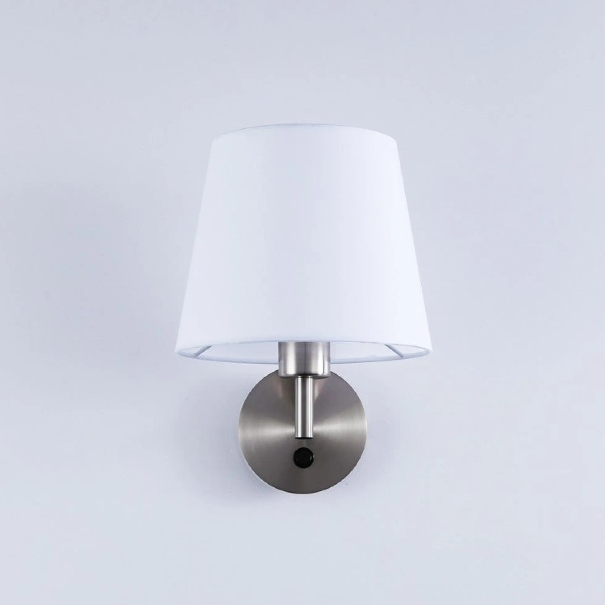 Aplique de pared con pantalla e interruptor Classic "RIGA" - E27