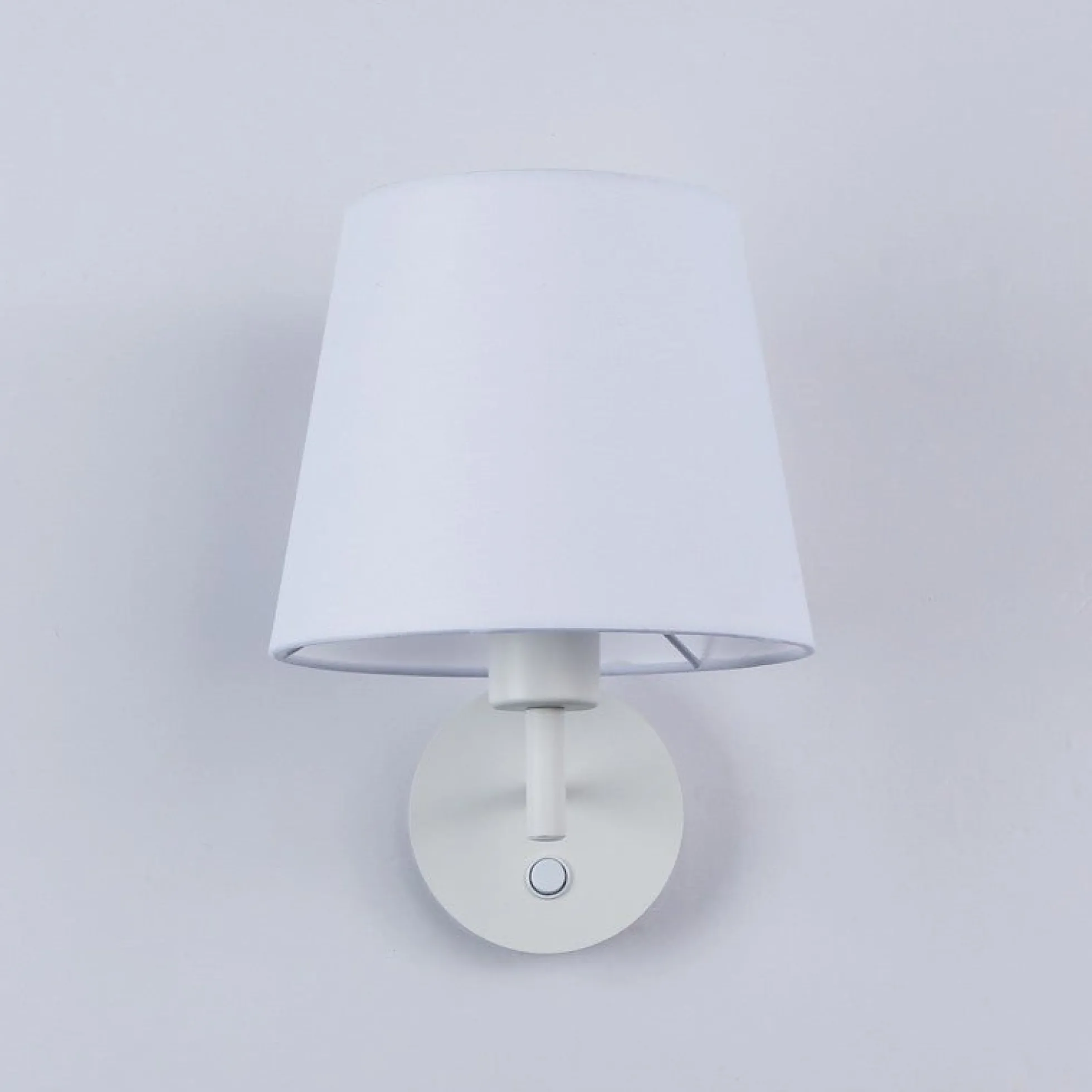 Aplique de pared con pantalla e interruptor Classic "RIGA" - E27
