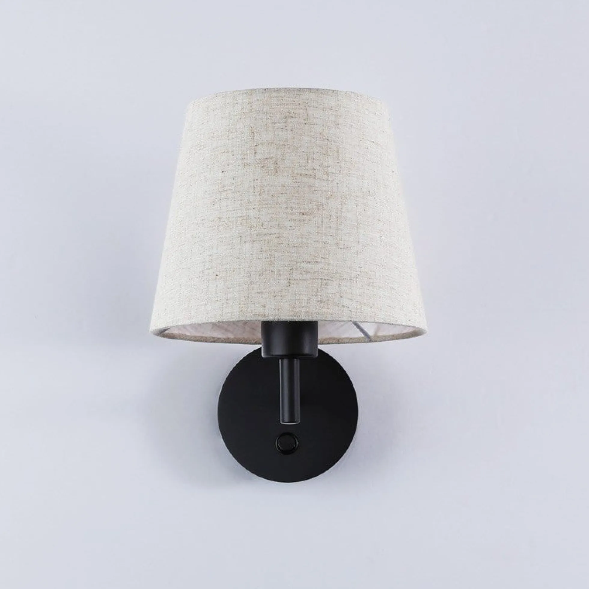 Aplique de pared con pantalla e interruptor Classic "RIGA" - E27