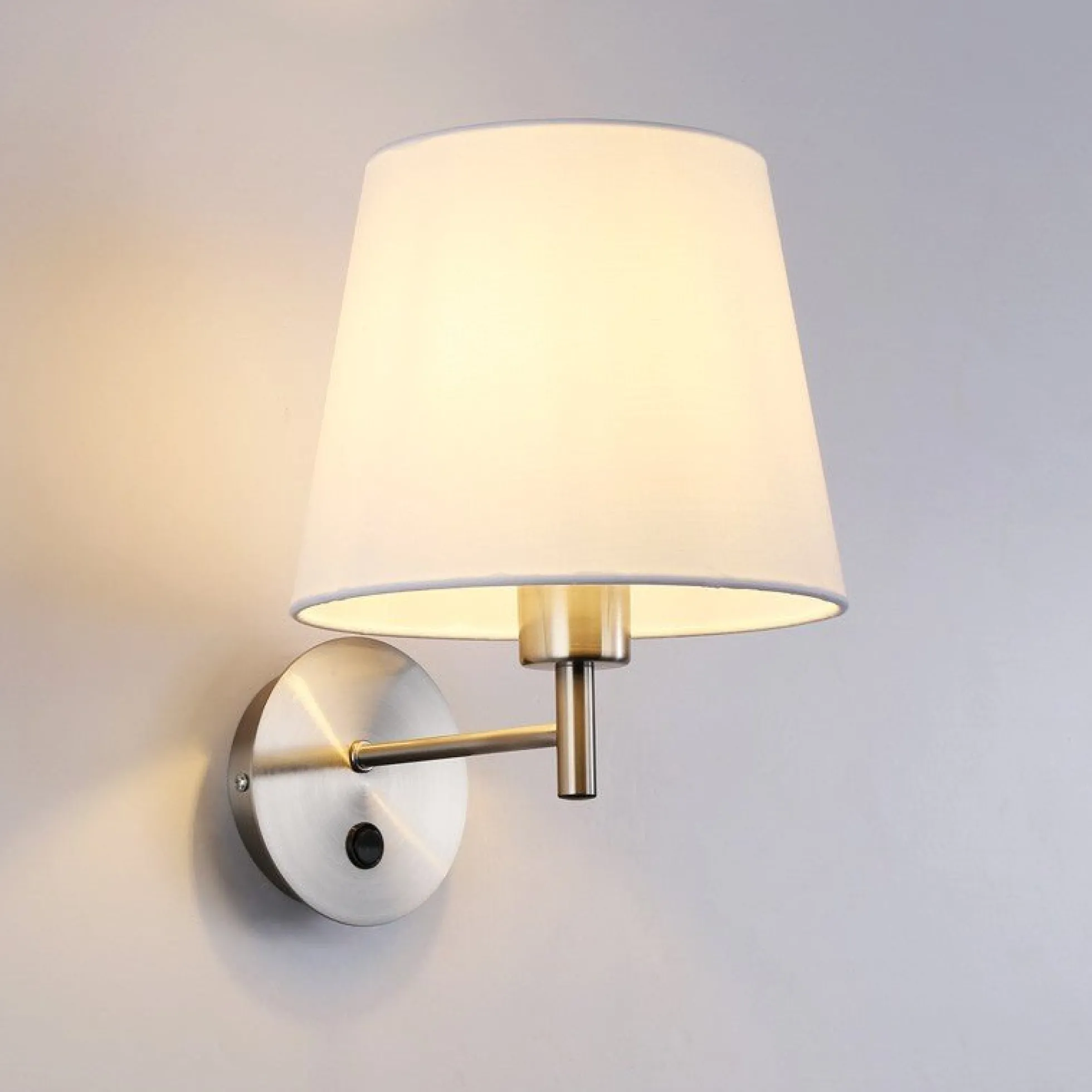 Aplique de pared con pantalla e interruptor Classic "RIGA" - E27