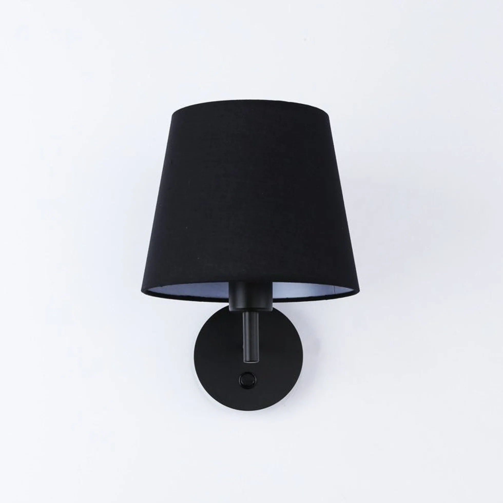 Aplique de pared con pantalla e interruptor Classic "RIGA" - E27