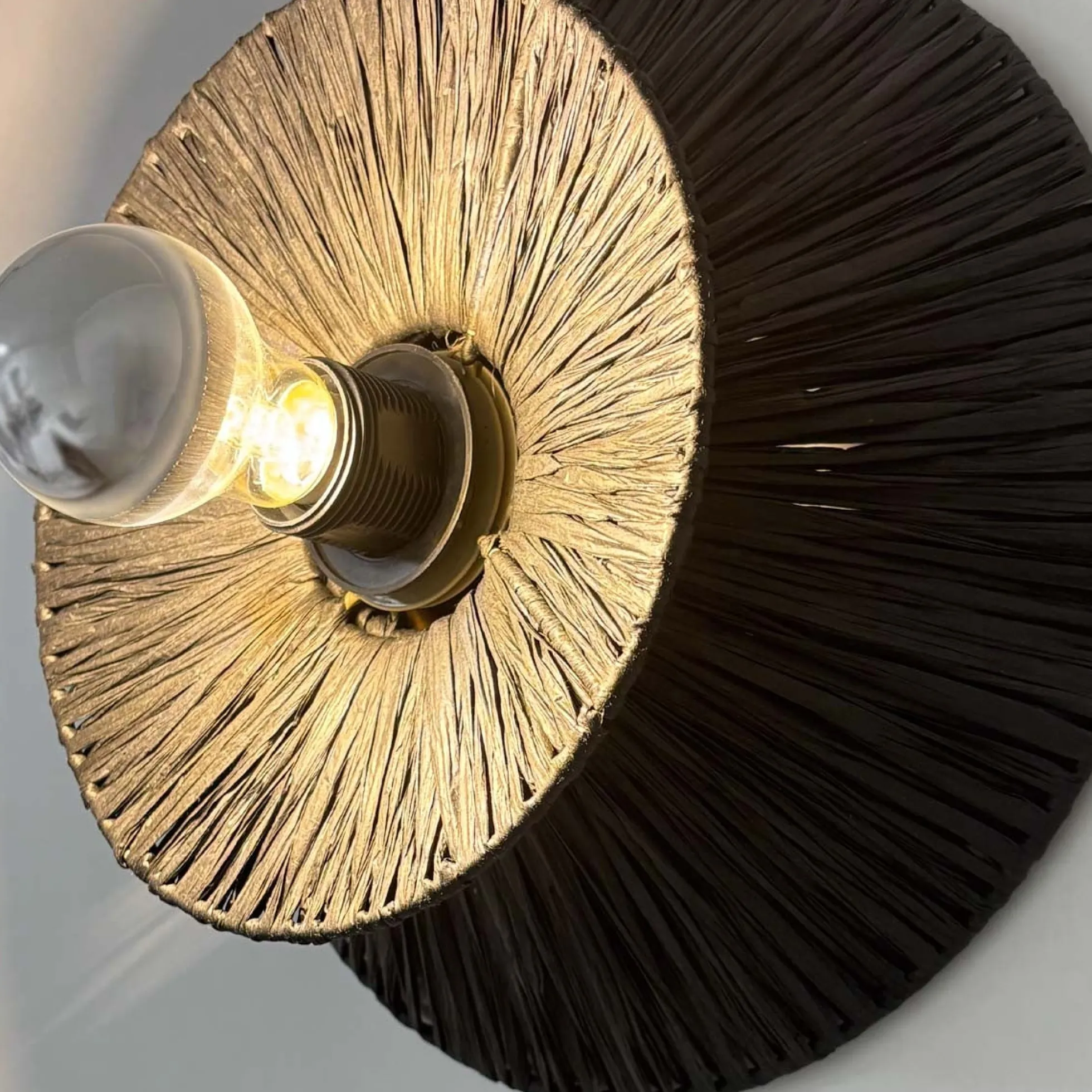 Aplique de pared de fibra natural Rafia "HALLIE" - E27 - Interruptor y enchufe