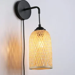 Aplique de pared de mimbre con enchufe