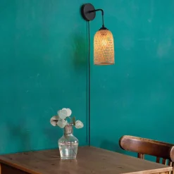 Aplique de pared de mimbre con enchufe