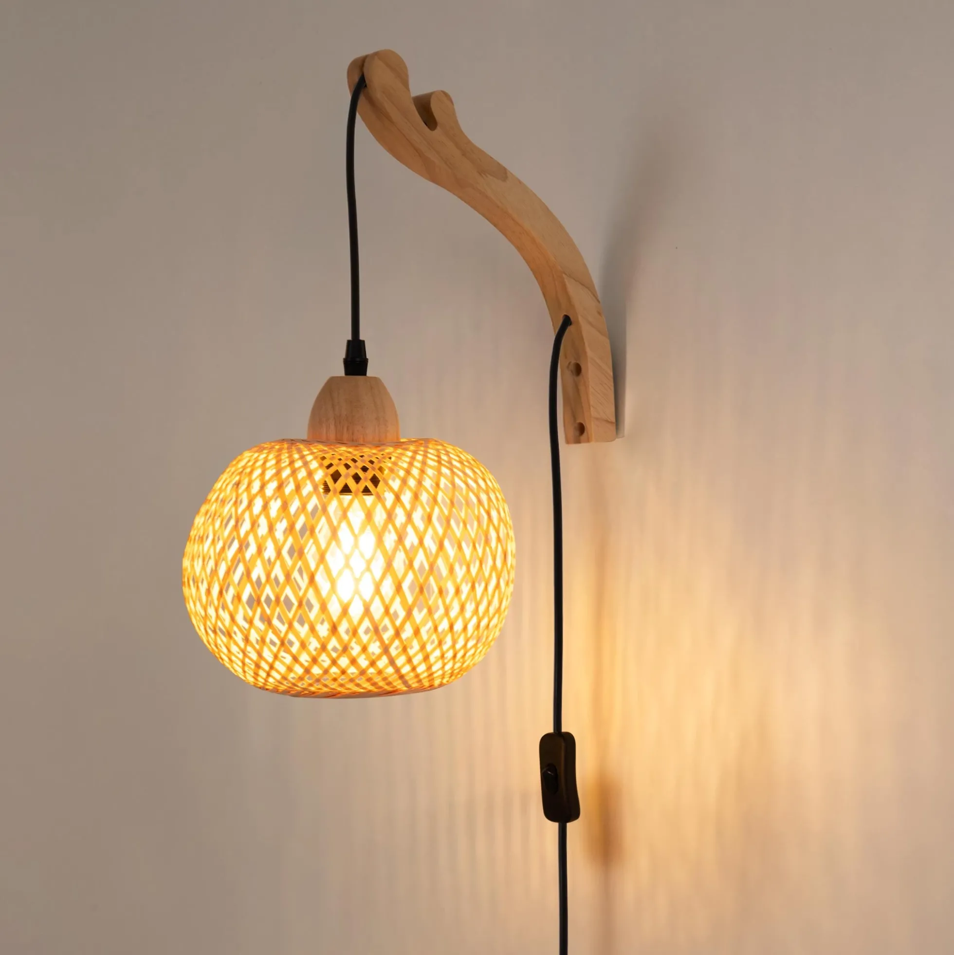 Aplique de pared de mimbre y madera "Phuket" - Con cable y enchufe - E27