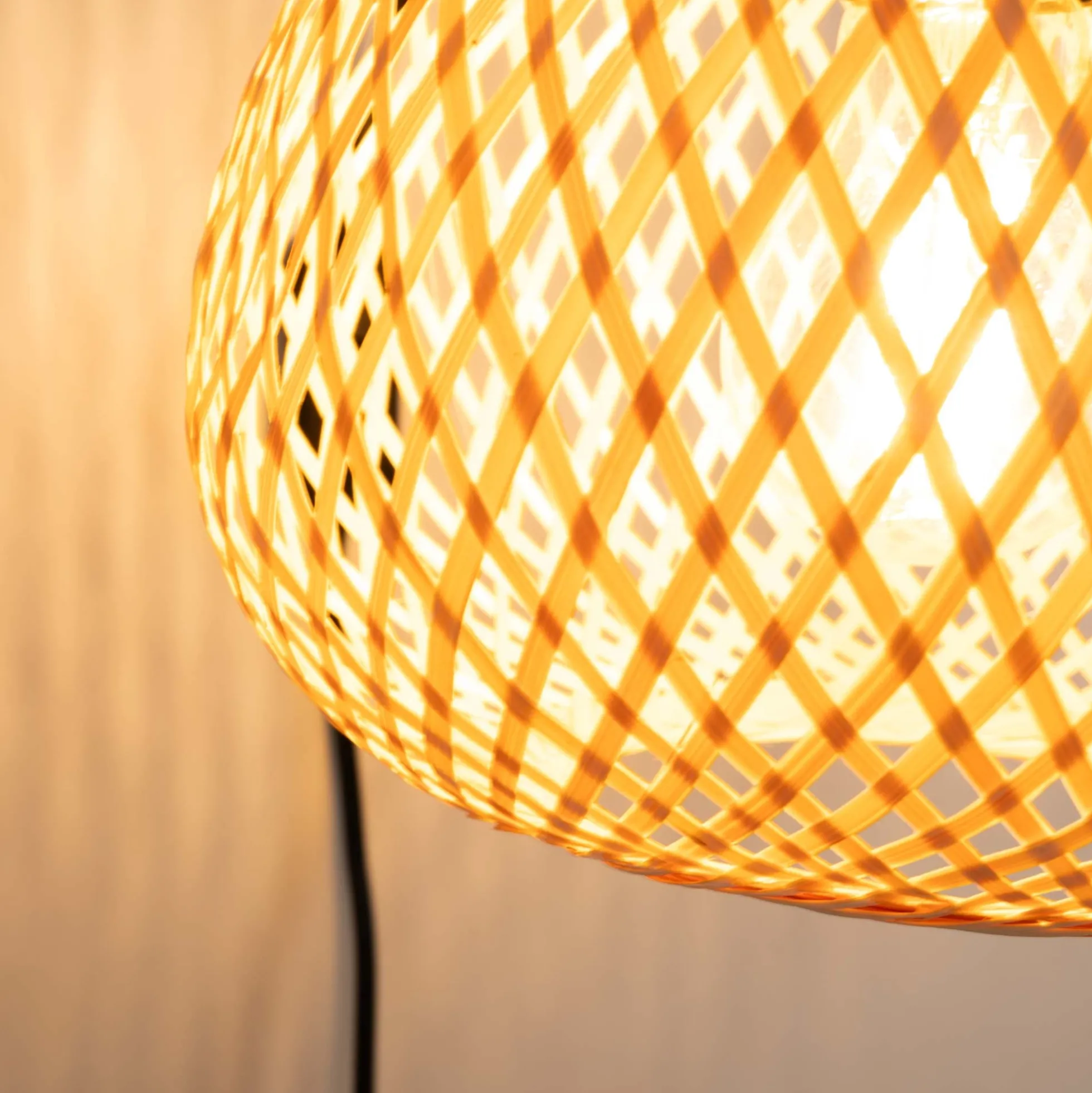 Aplique de pared de mimbre y madera "Phuket" - Con cable y enchufe - E27