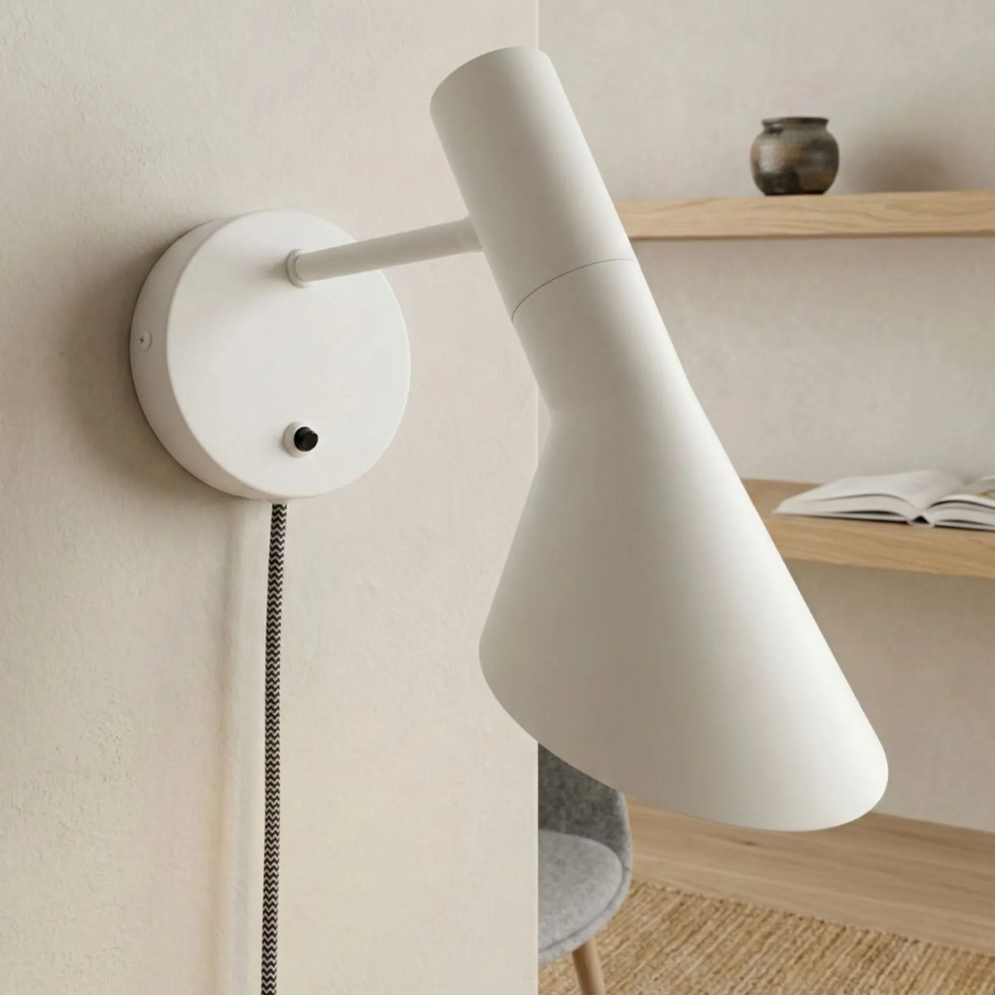 Aplique de pared diseño con cable y enchufe "Marlene"