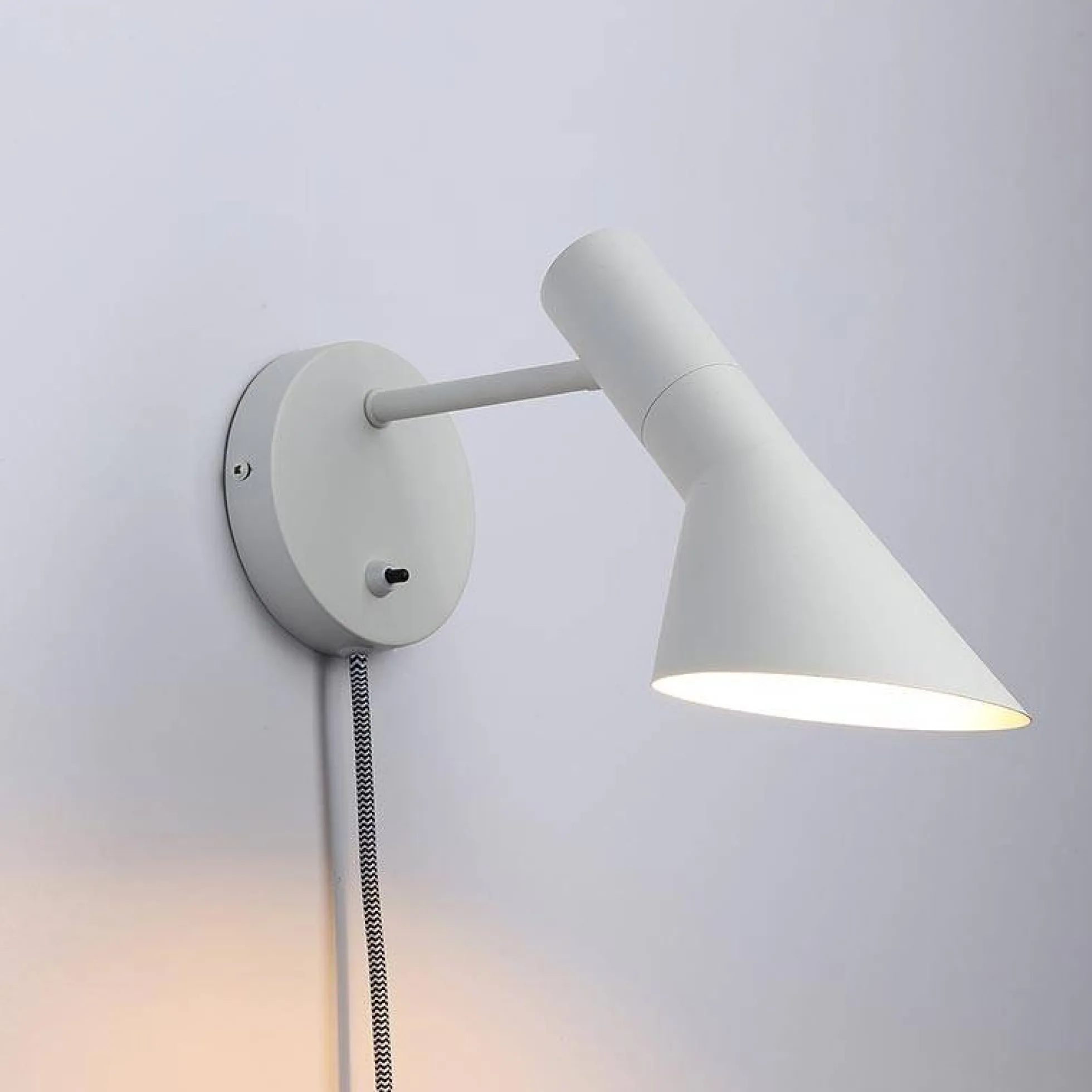 Aplique de pared diseño con cable y enchufe "Marlene"