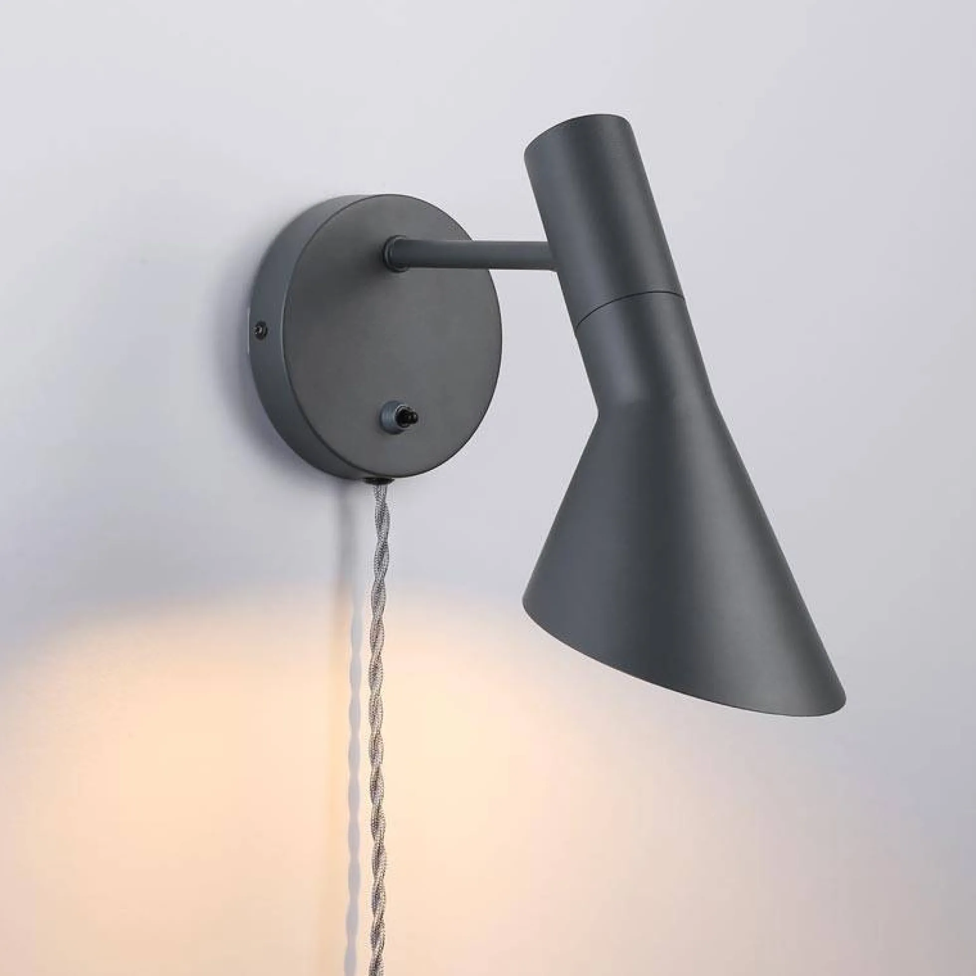 Aplique de pared diseño con cable y enchufe "Marlene"