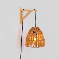 Aplique de pared en madera con pantalla de papel trenzado