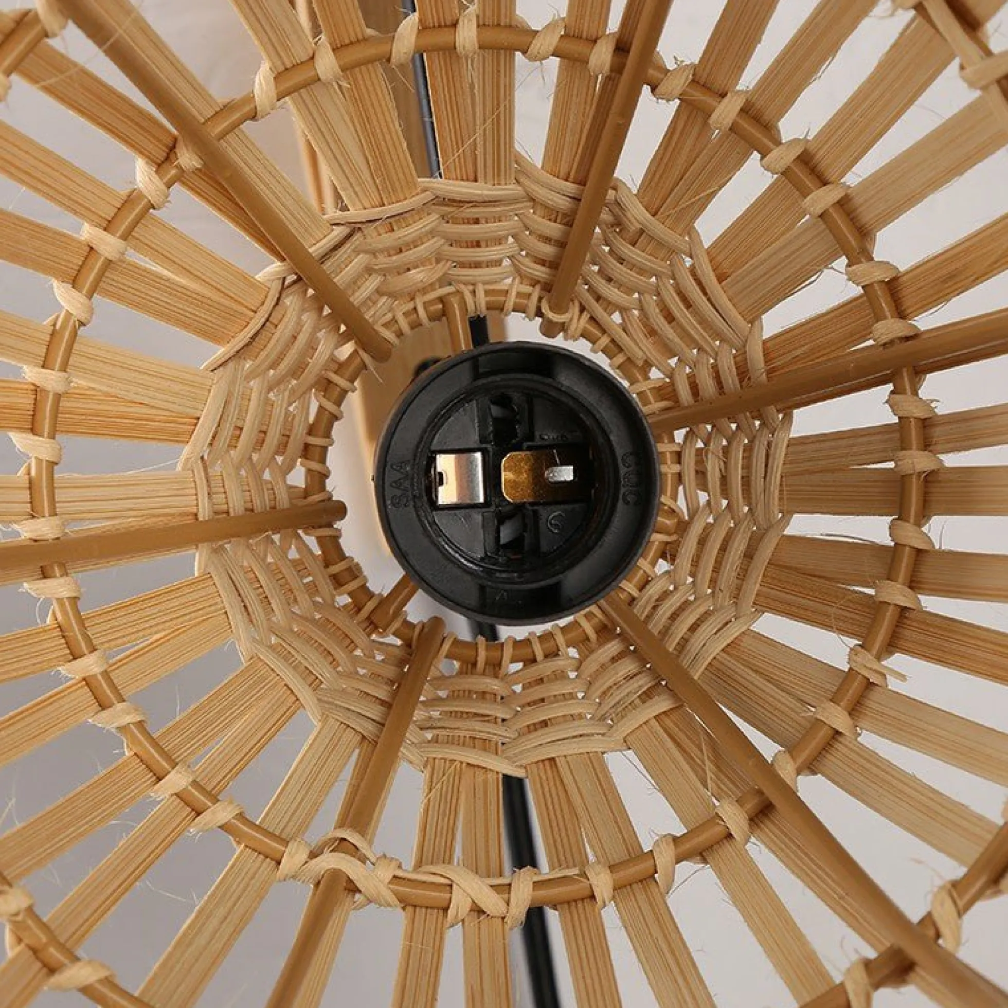Aplique de pared en madera con pantalla de bambú "CESTA"