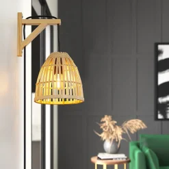 Aplique de pared en madera con pantalla de bambú