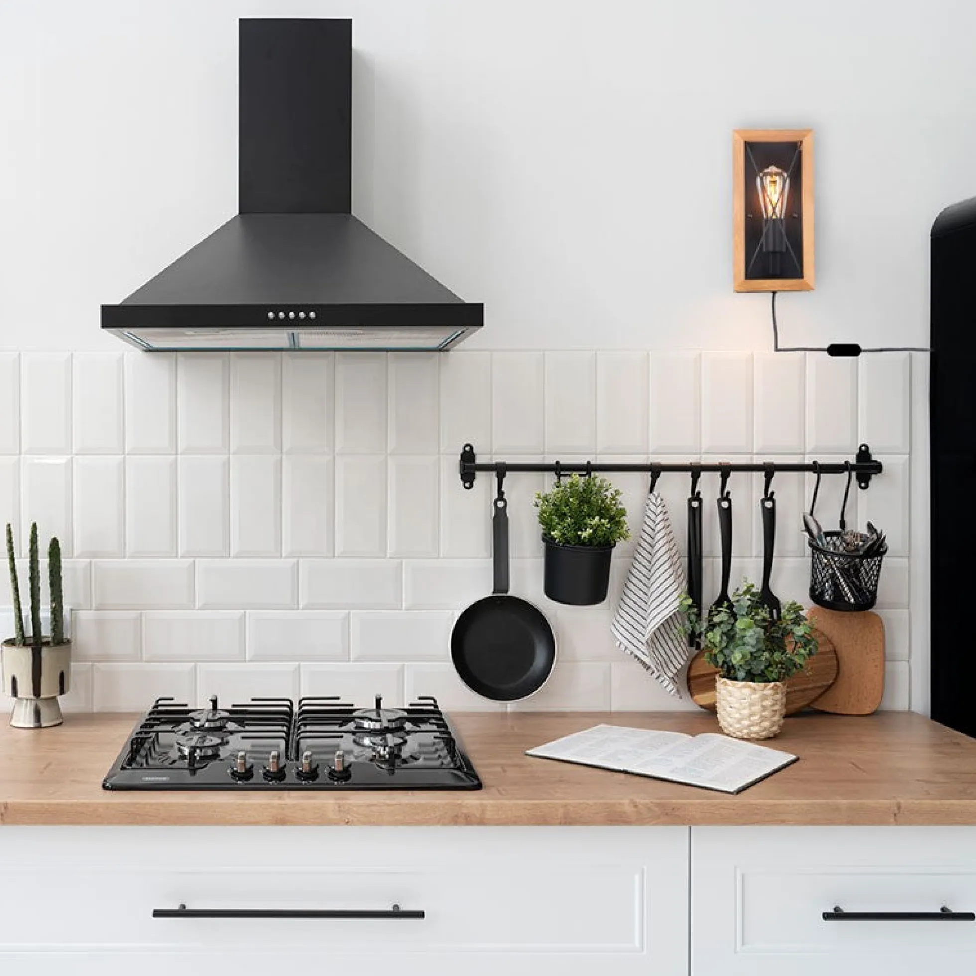Aplique de pared en madera y metal, con cable y enchufe "Montse" - E27