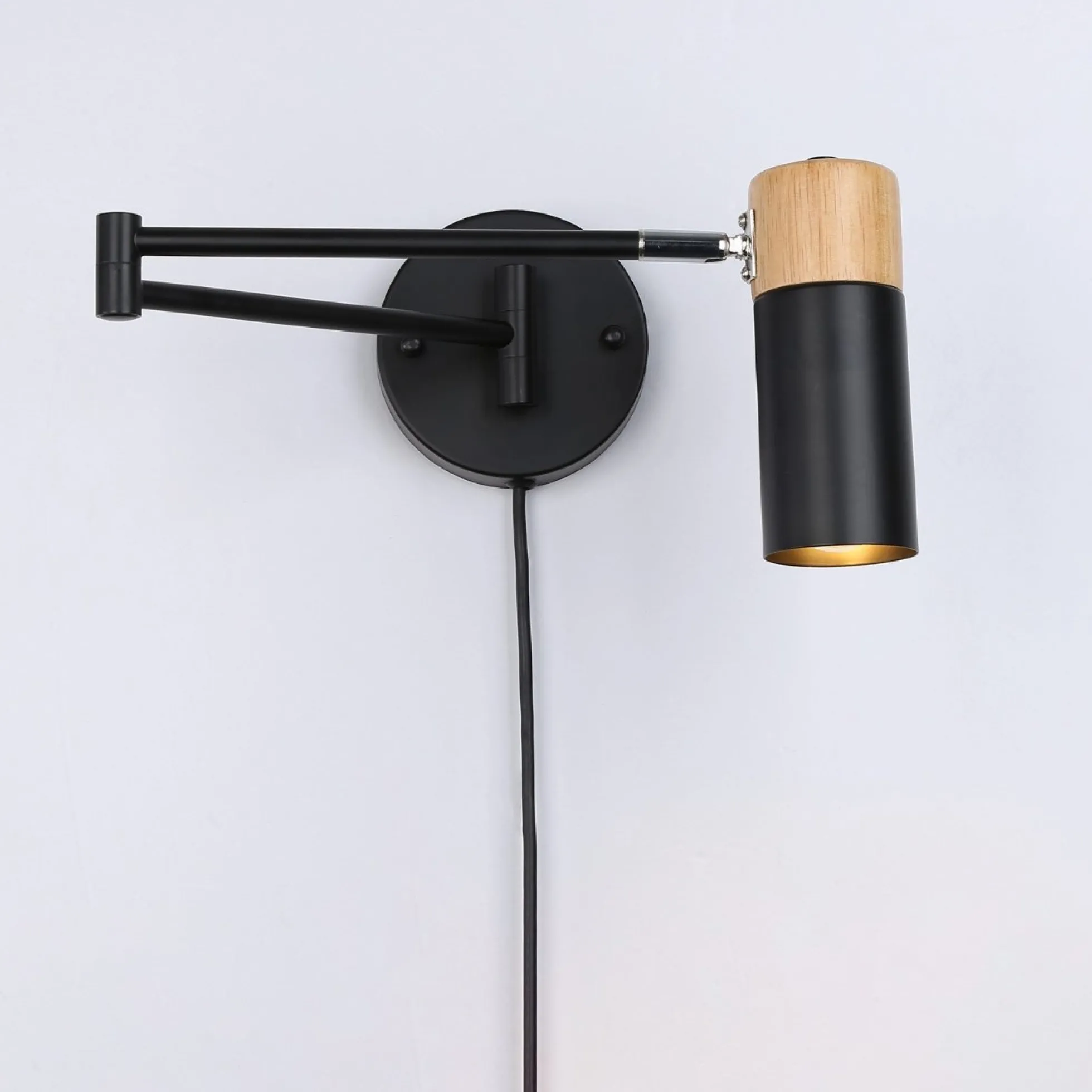 Aplique de pared extensible con cable y enchufe "Logan"