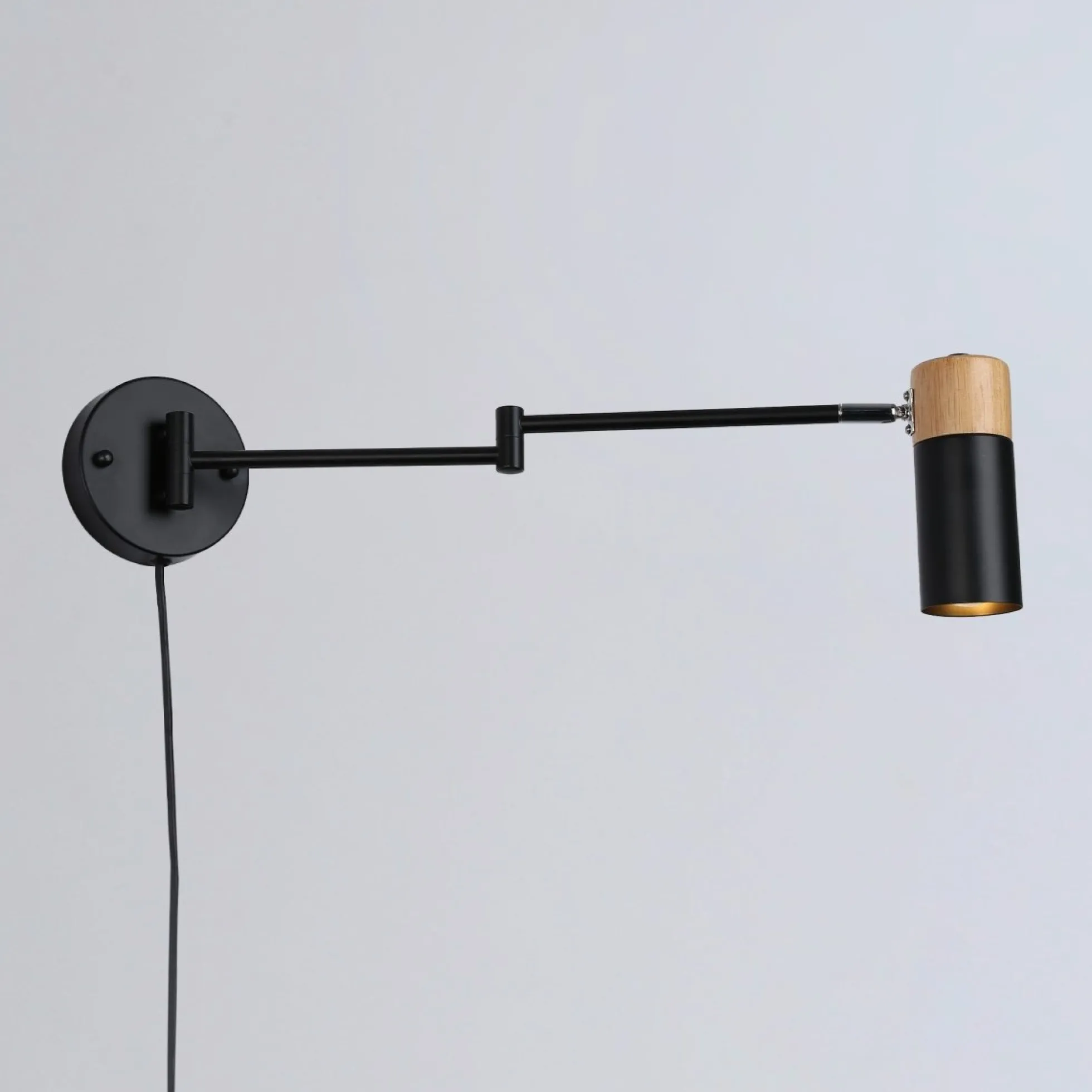 Aplique de pared extensible con cable y enchufe "Logan"