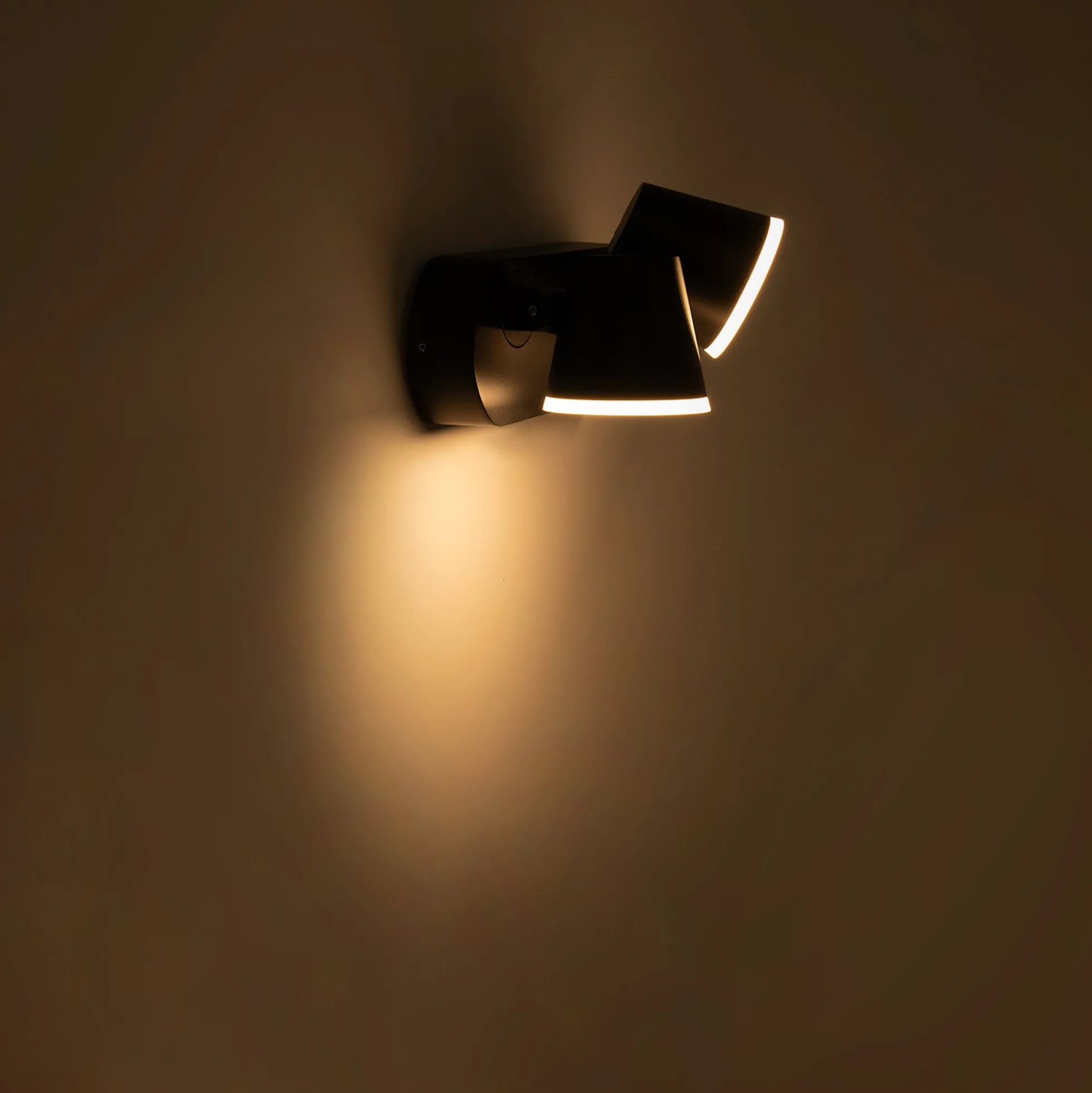 Aplique de pared exterior doble "Tura" - 20,5W - Orientable - 3000K - IP54