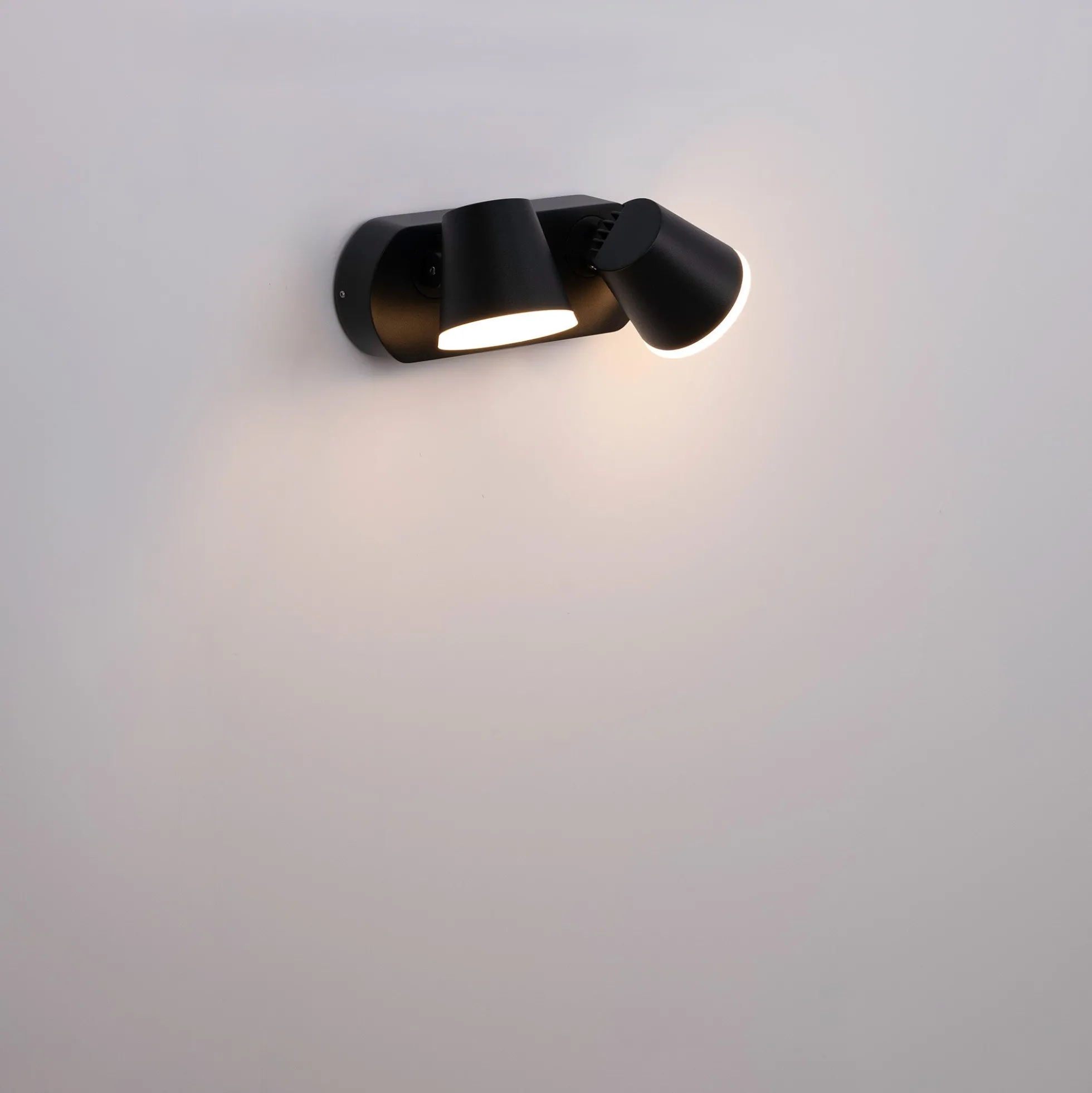 Aplique de pared exterior doble con sensor PIR "Tura" - 20,5W - Orientable - 3000K - IP54