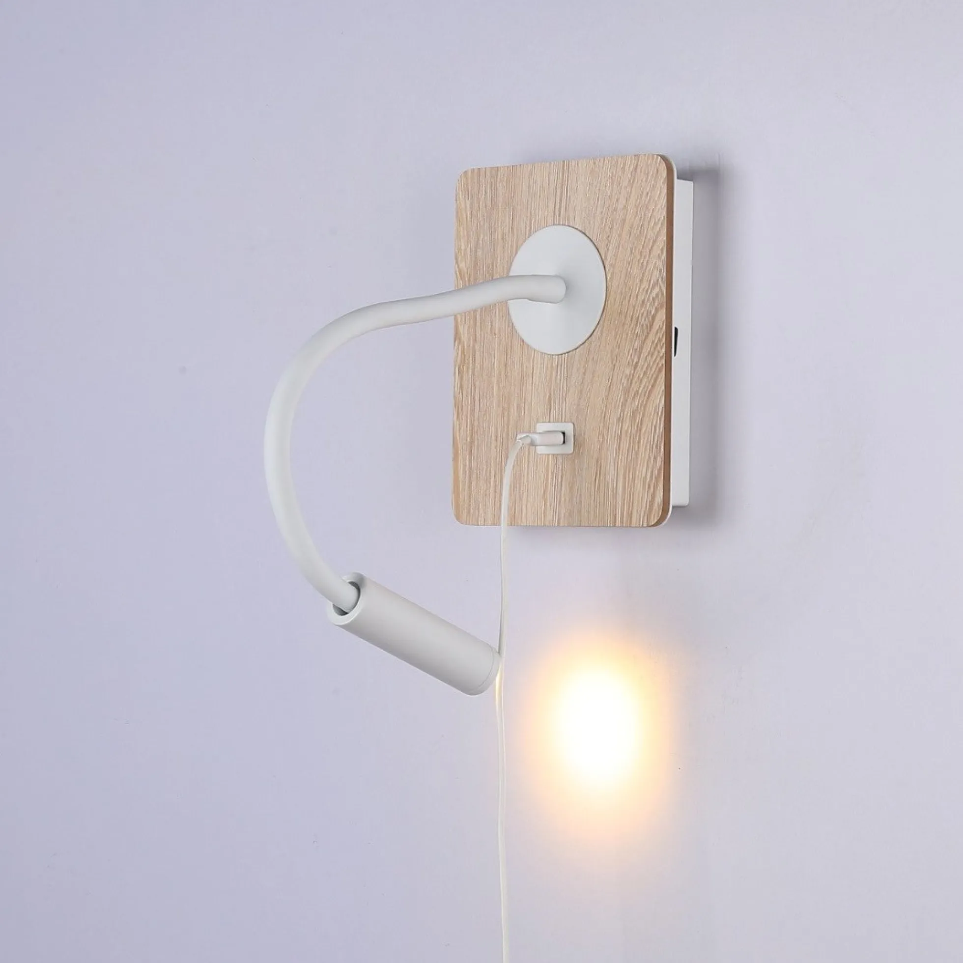 Aplique de pared flexible para lectura con puerto USB "LONDON USB" - Chip CREE - 3W
