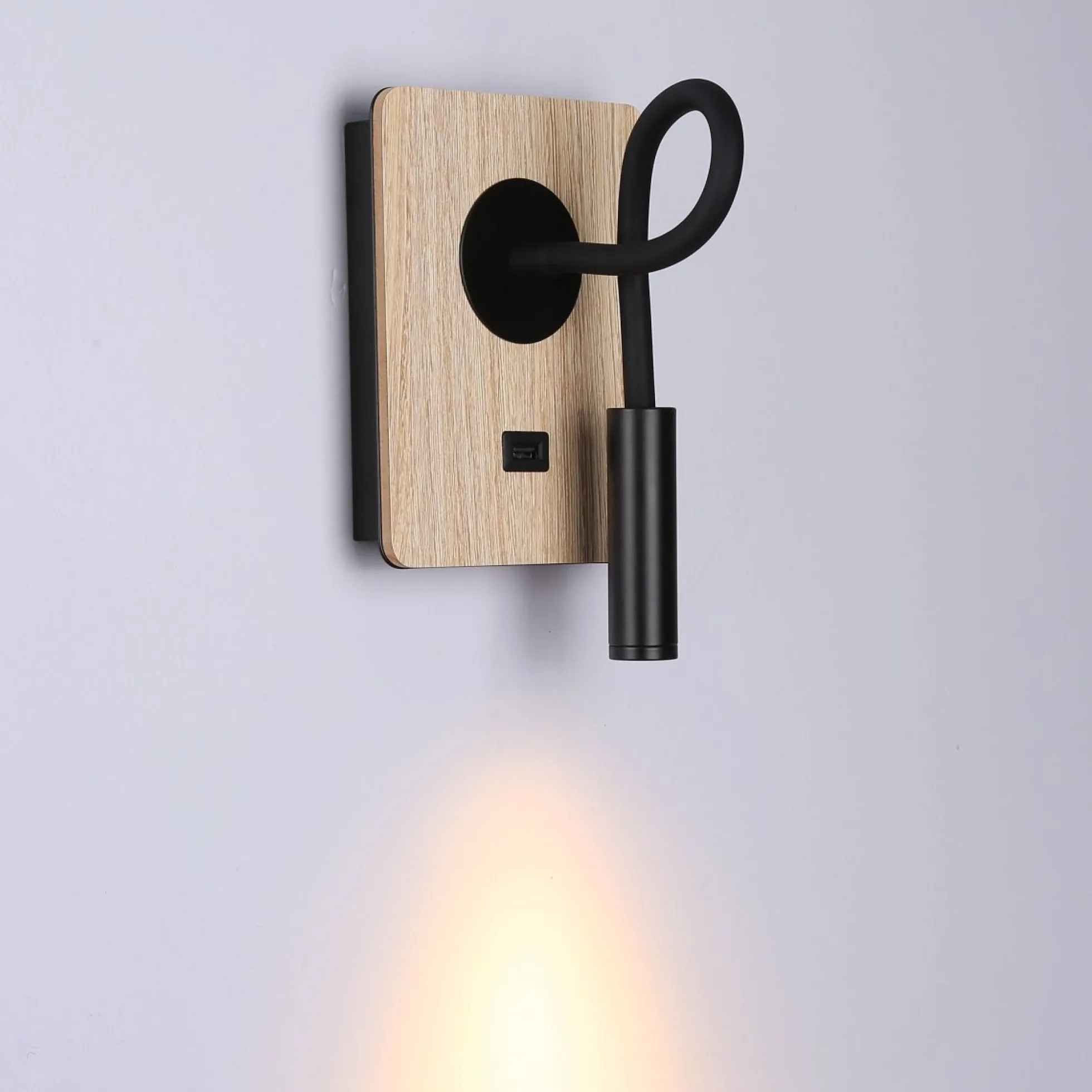 Aplique de pared flexible para lectura con puerto USB "LONDON USB" - Chip CREE - 3W