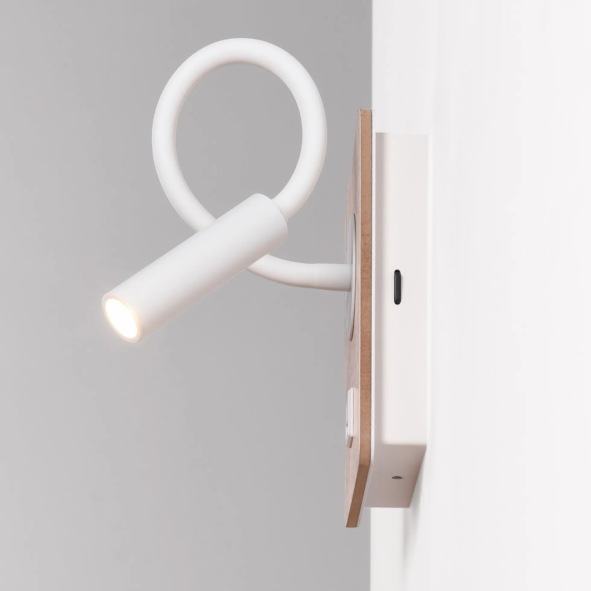 Aplique de pared flexible para lectura "LONDON" - Chip CREE - 3W - USB+USBC