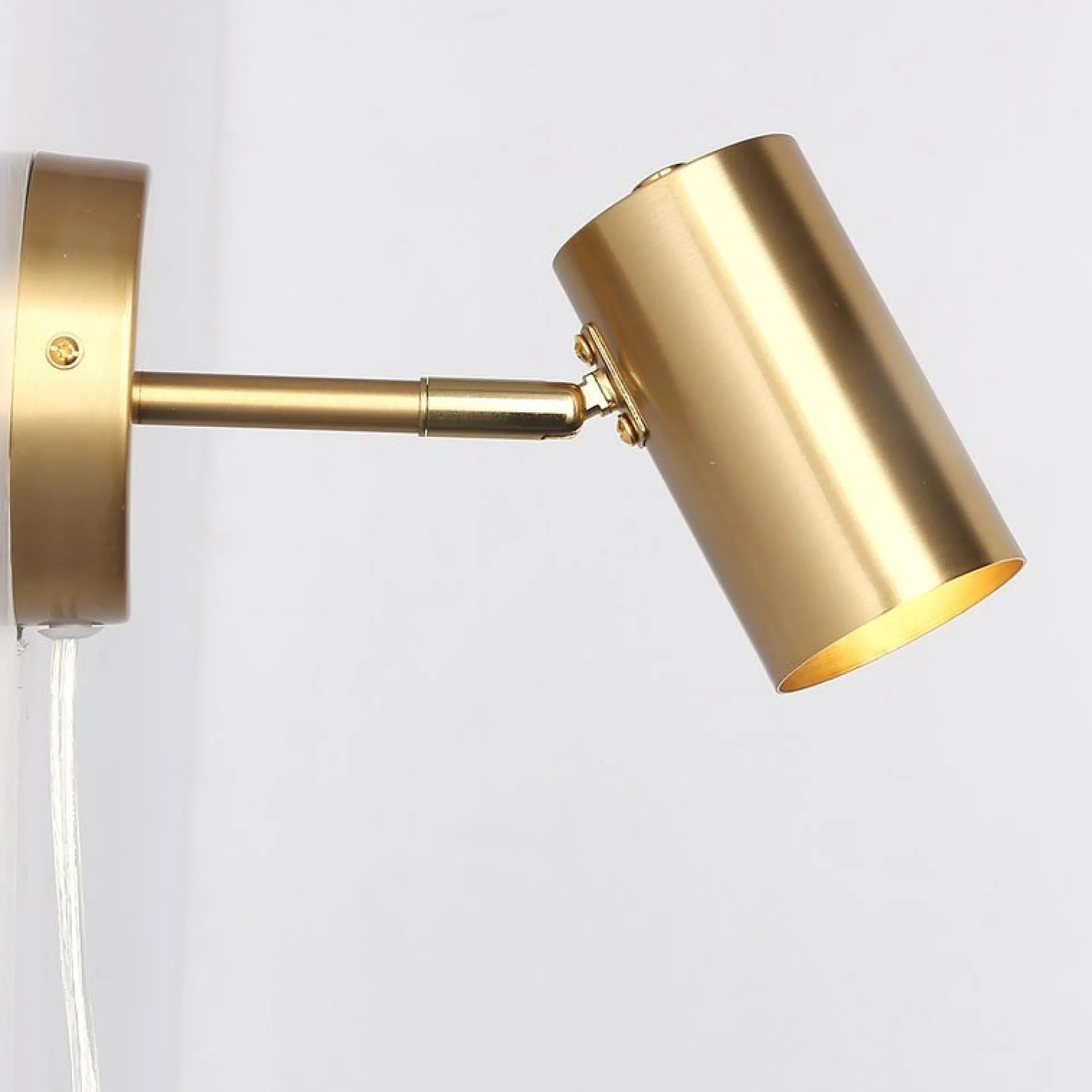 Aplique de pared interior orientable "Ben" con cable y enchufe - E27