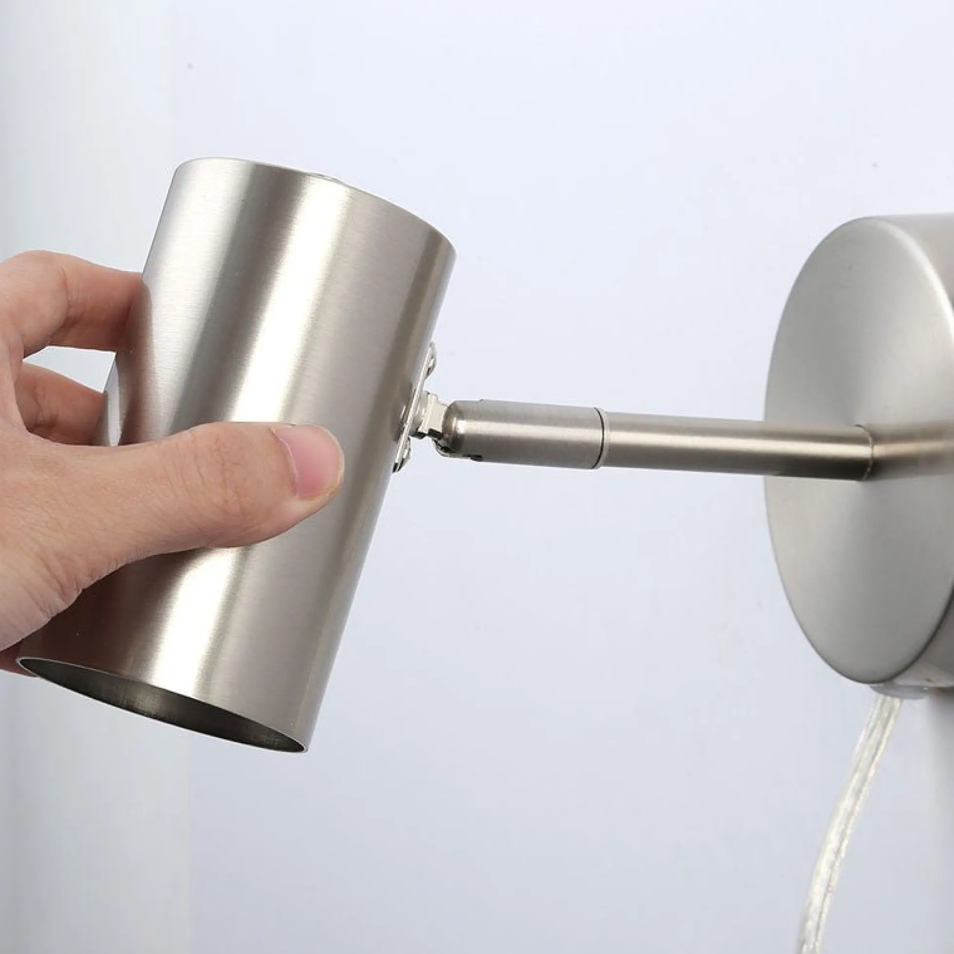Aplique de pared interior orientable "Ben" con cable y enchufe - E27
