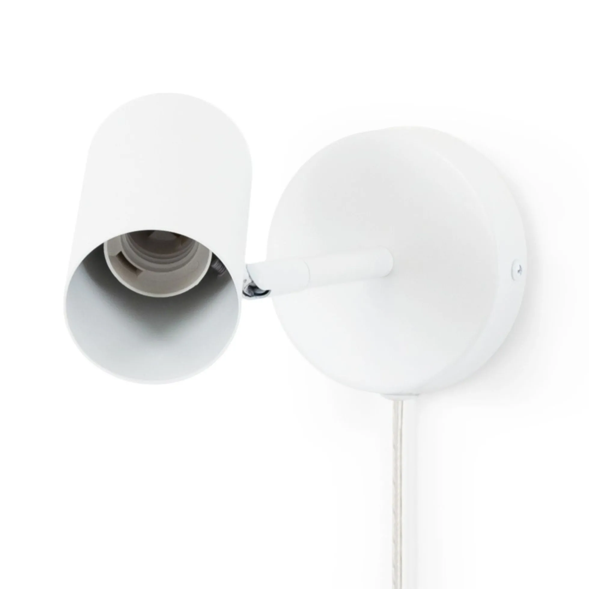 Aplique de pared interior orientable "Ben" con cable y enchufe - E27