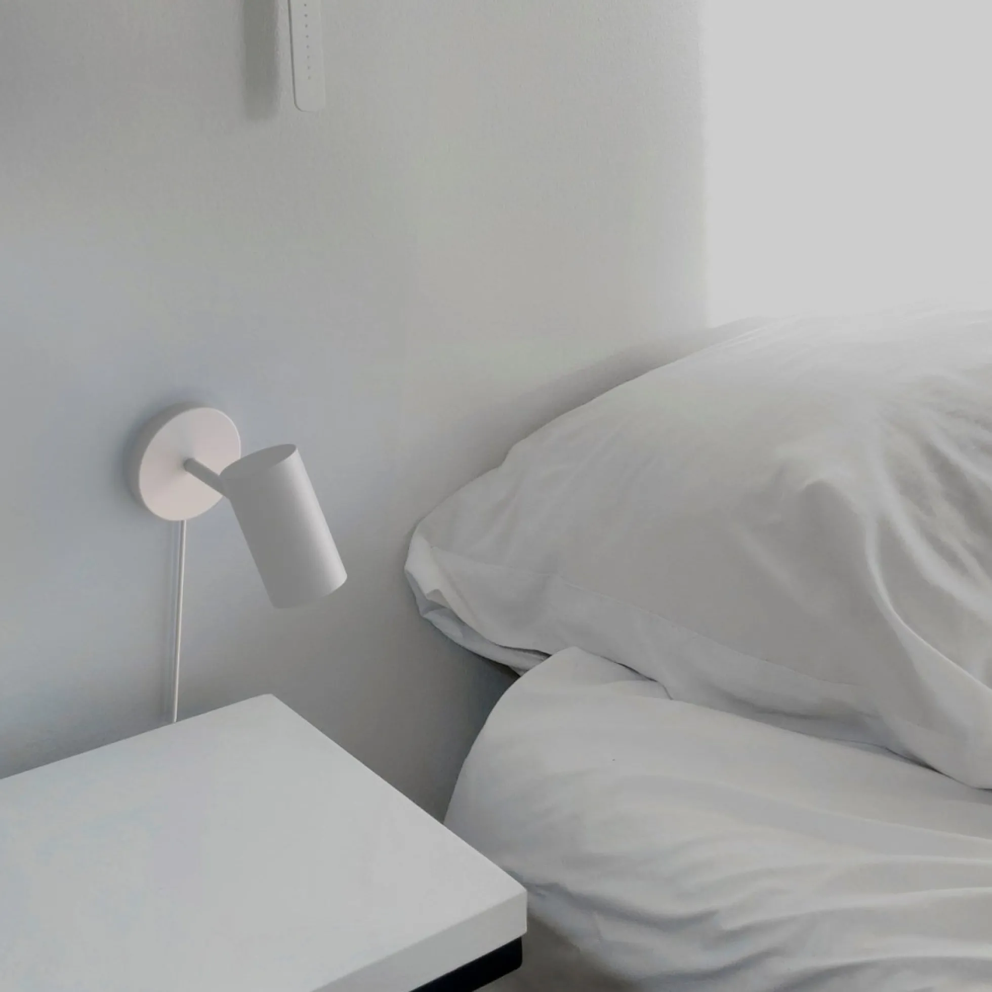 Aplique de pared interior orientable "Ben" con cable y enchufe - E27