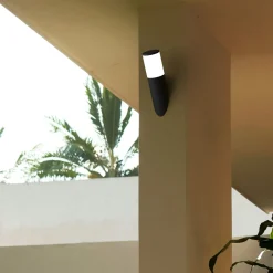 Aplique de pared LED inclinado FUMAGALLI