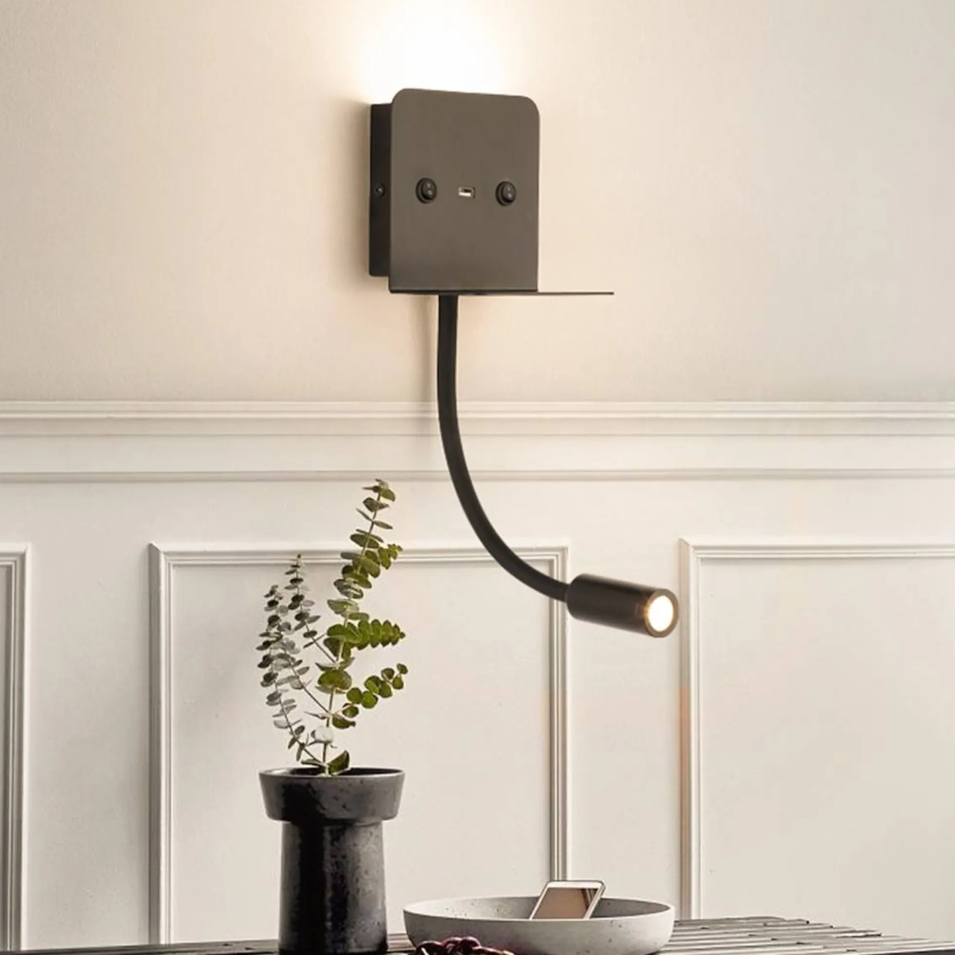 Aplique de pared LED para lectura "SLANGE" 3W + 6W orientable y base de carga USB