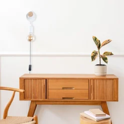 Aplique de pared madera con interruptor y enchufe "MILA"