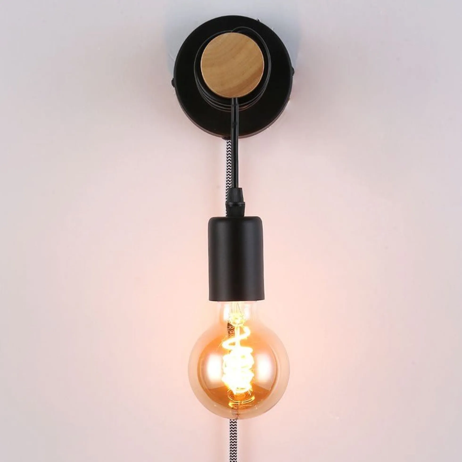 Aplique de pared madera con interruptor y enchufe "MILA"