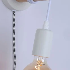 Aplique de pared madera con interruptor y enchufe
