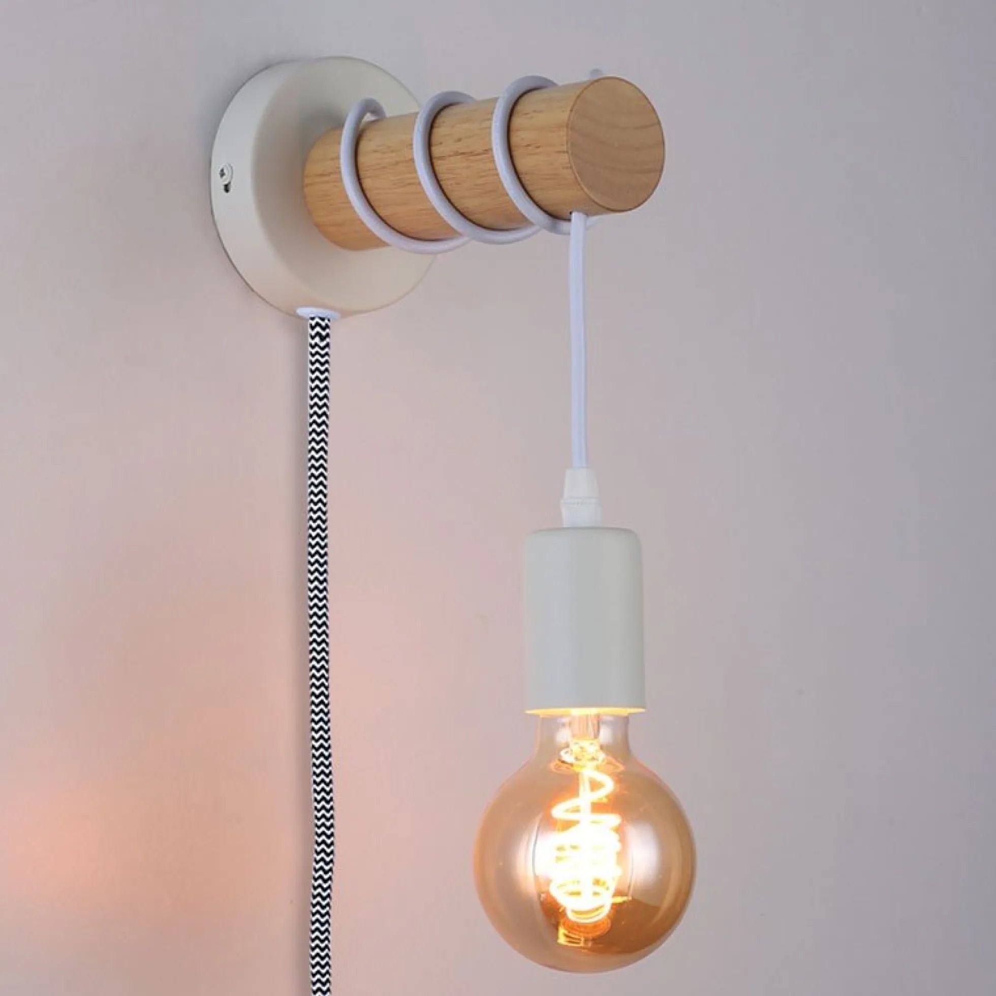 Aplique de pared madera con interruptor y enchufe "MILA"