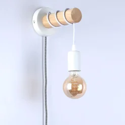 Aplique de pared madera con interruptor y enchufe