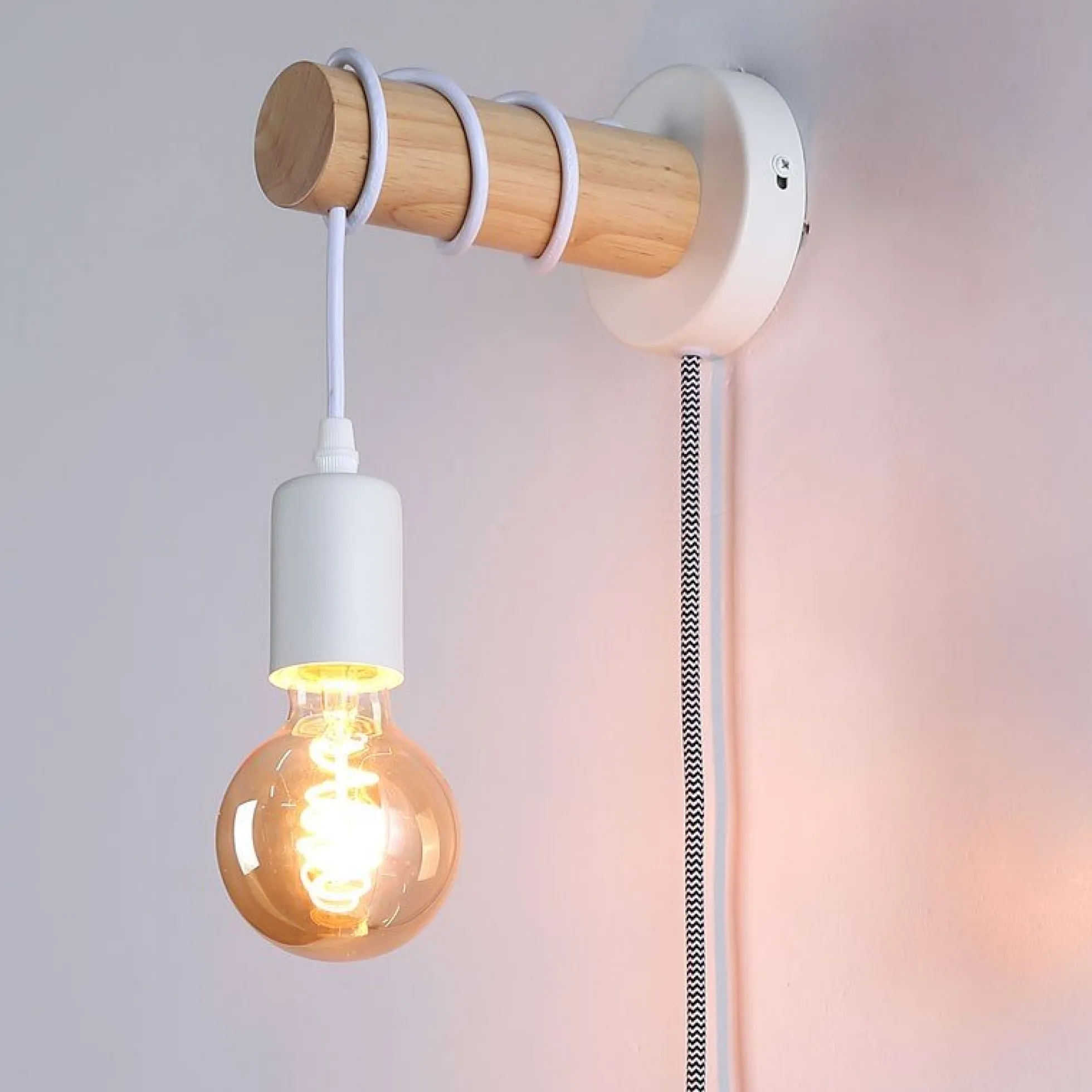 Aplique de pared madera con interruptor y enchufe "MILA"
