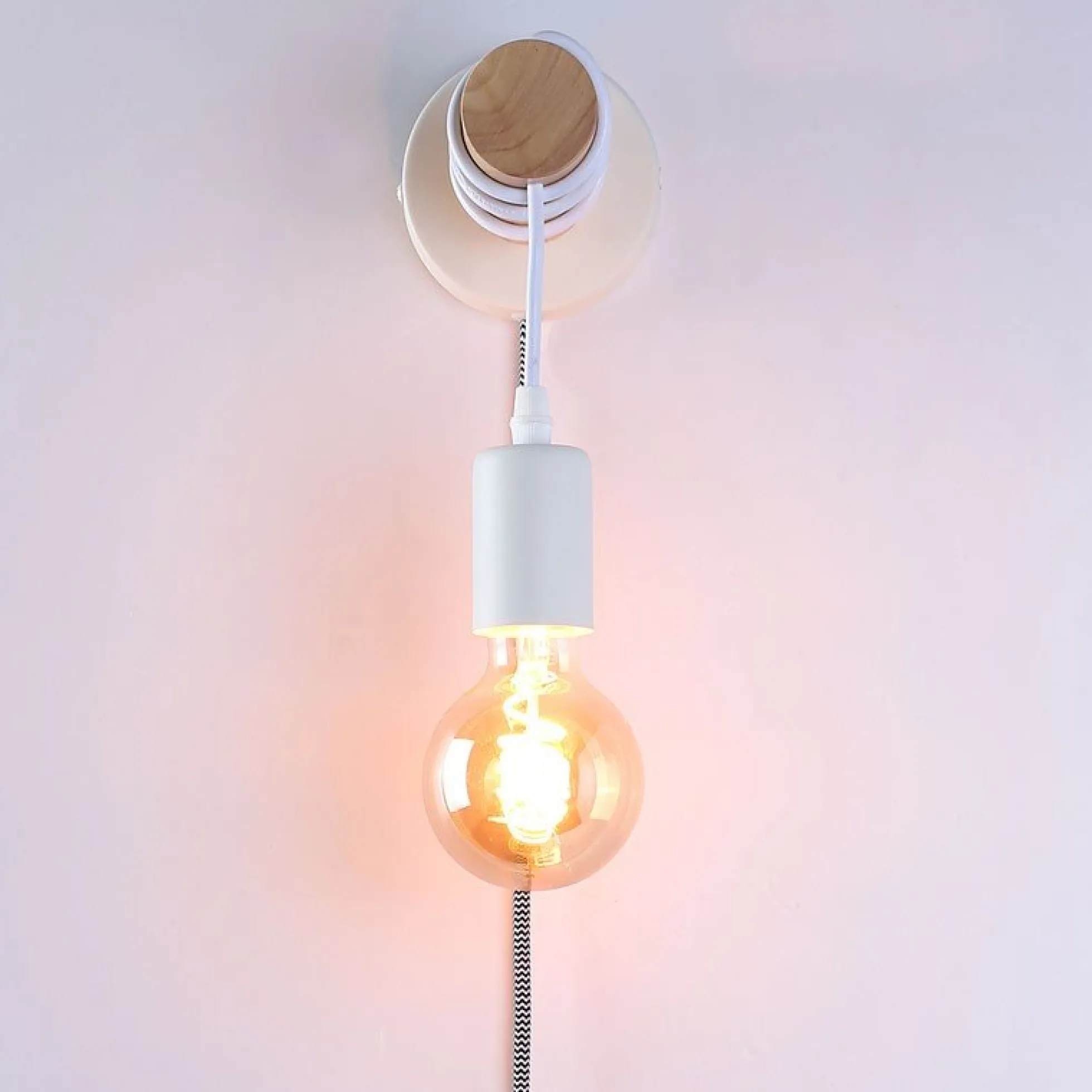 Aplique de pared madera con interruptor y enchufe "MILA"