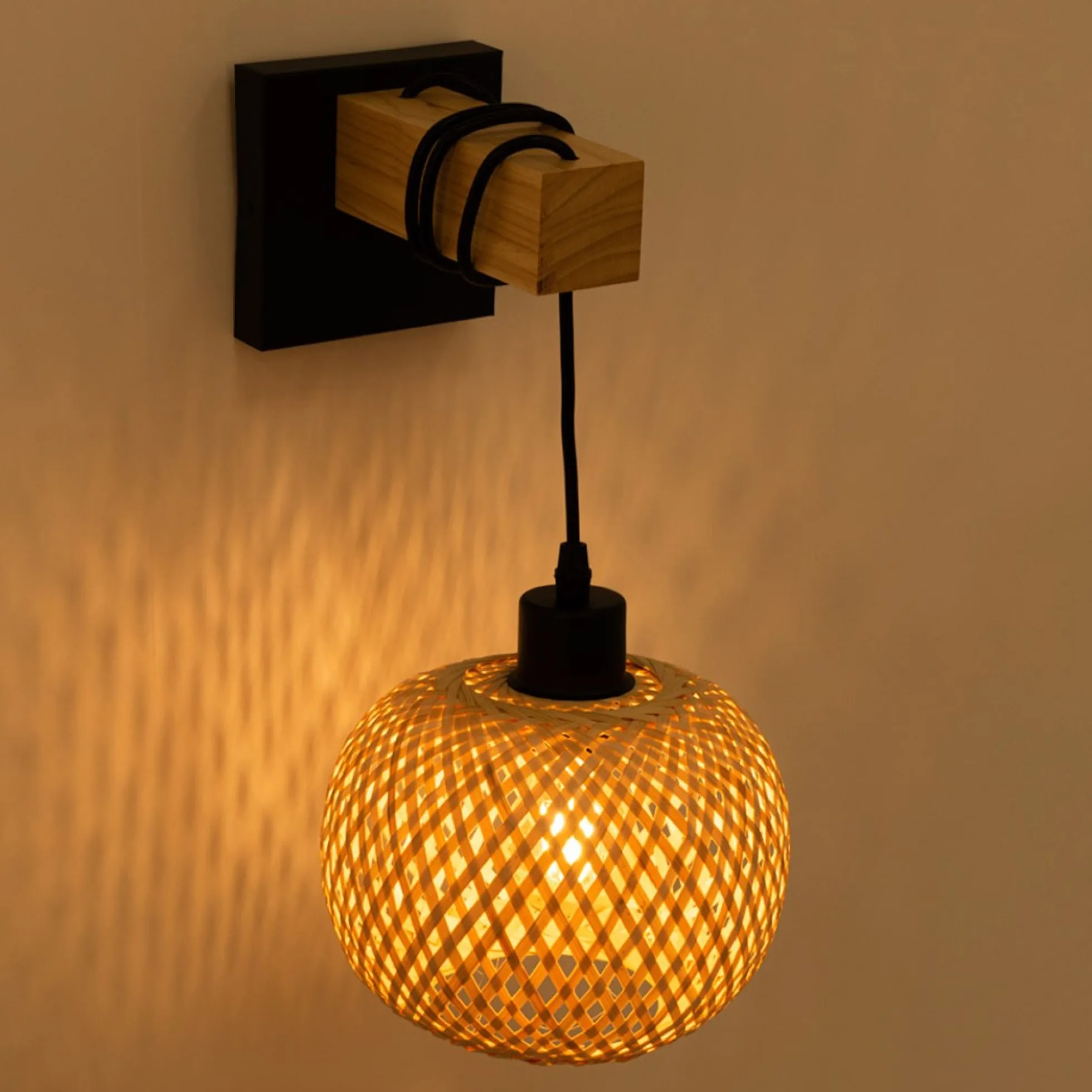 Aplique de pared madera y mimbre "Shelley" - E27