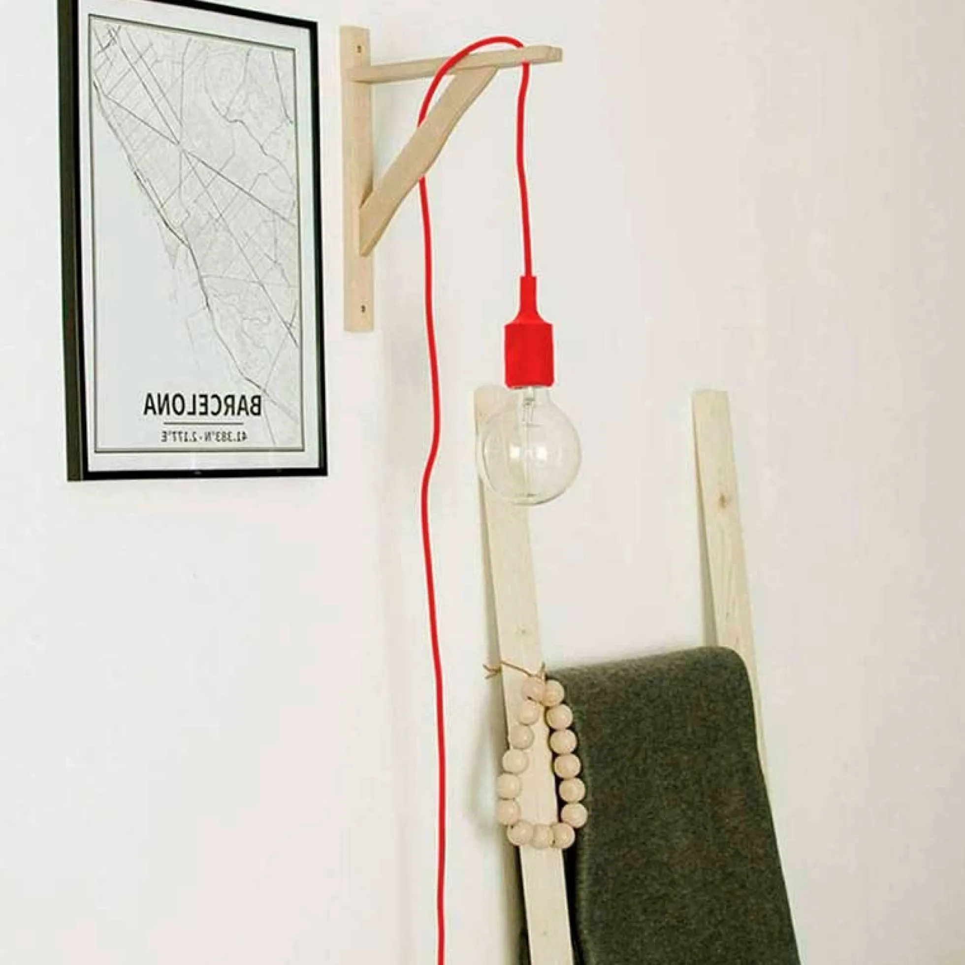 Aplique de pared nórdico "YOJO" -Escuadra de madera y colgante de silicona