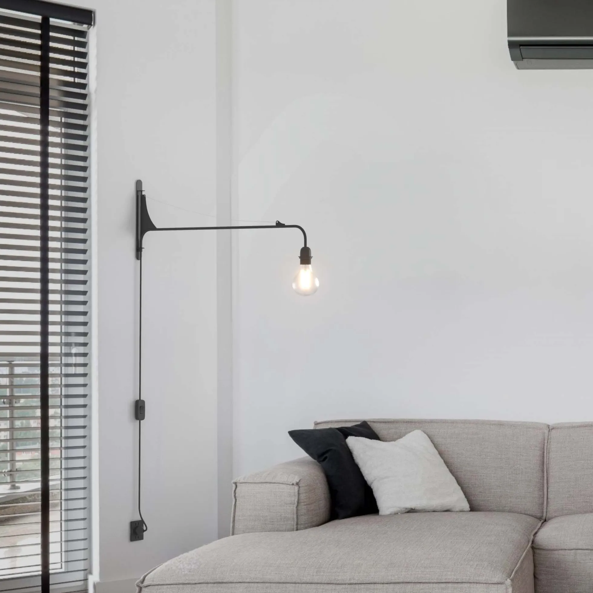 Aplique de pared orientable con cable y enchufe "Pitt"