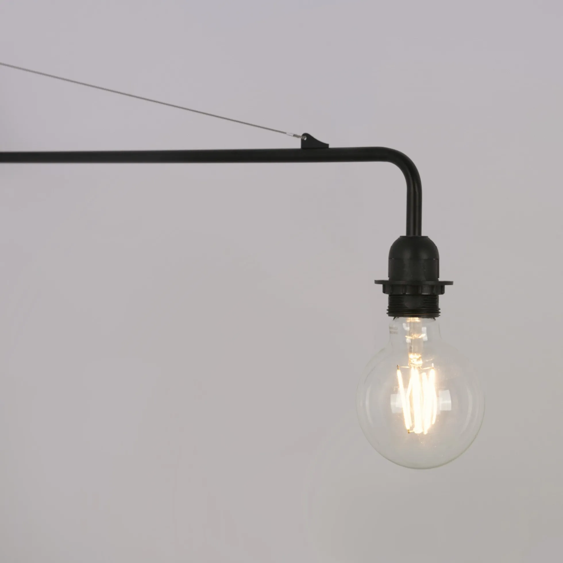 Aplique de pared orientable con cable y enchufe "Pitt"