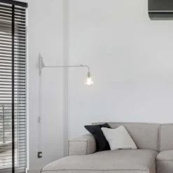 Aplique de pared orientable con cable y enchufe
