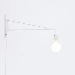 Aplique de pared orientable con cable y enchufe
