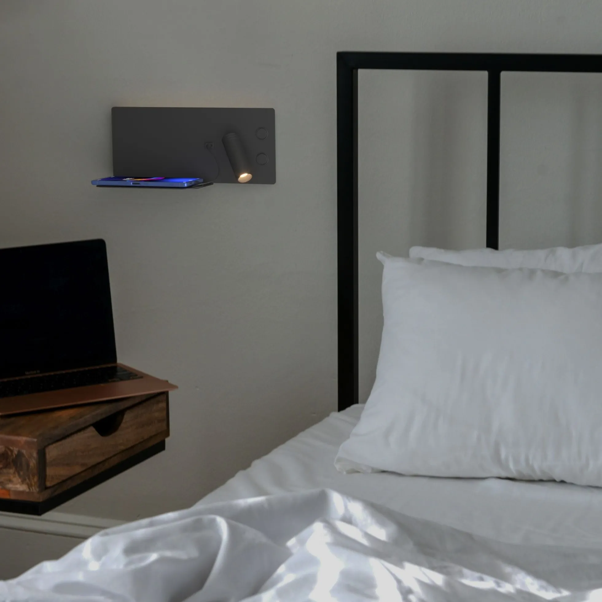Aplique de pared para lectura con puerto USB "Kerta" - Iluminación doble - 3W+7W, lado derecho