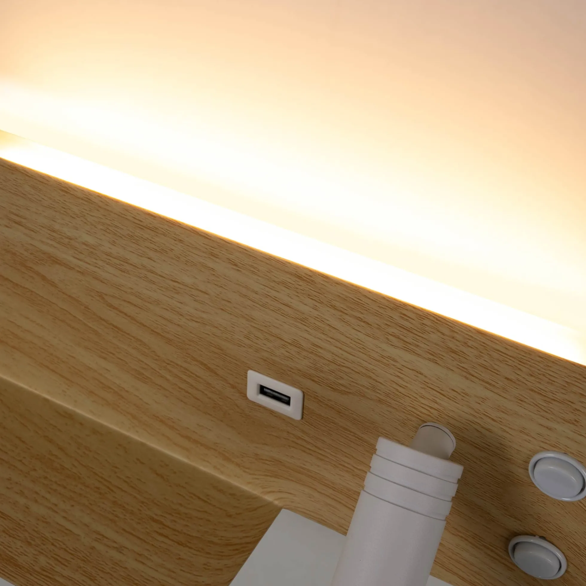 Aplique de pared para lectura con puerto USB "Kerta" - Iluminación doble - 3W+7W, lado derecho